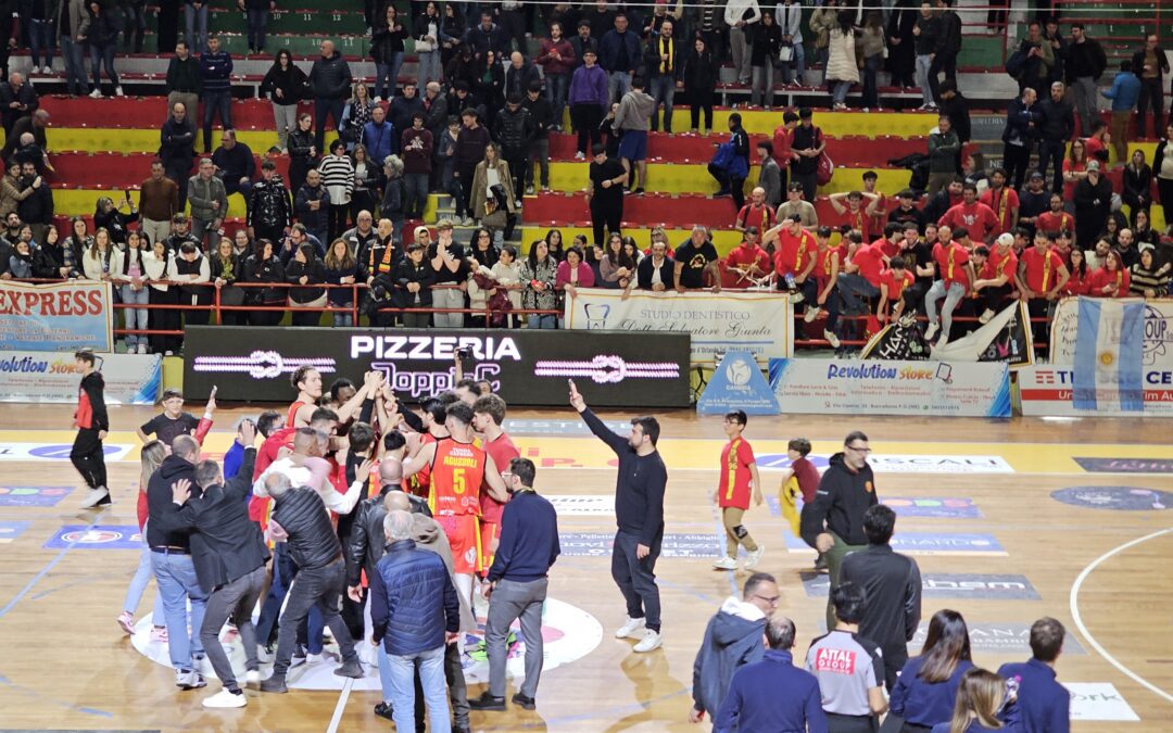 Basket. Gran vittoria di Barcellona sull’ostica Catanzaro, giallorossi lanciati verso i play-off