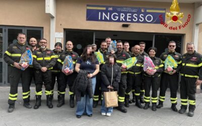 Solidarietà pasquale dei Vigili del fuoco, consegnate “Uova del Pompiere” ai piccoli pazienti dell’Ospedale di Taormina
