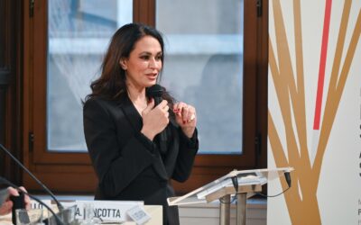 Maria Grazia Cucinotta ambasciatrice delle Eolie: “Un luogo dove ricominciare a vivere”. A Palazzo Grazioli il fascino delle isole tra cinema, accoglienza e cucina dei grani antichi