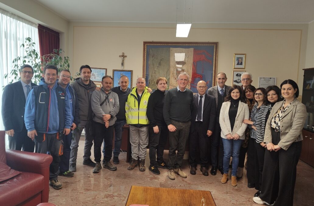 San Filippo del Mela. Inaugurati due nuovi impianti di pubblica illuminazione da Cattafi al centro ad Archi, sinergia Comune – Raffineria. Pino: “Ci consente migliorare strade comunali”