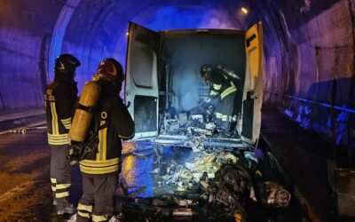 A20, in fiamme furgone in galleria altezza Sant’Angelo di Brolo