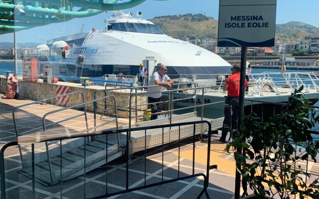 Aeroporto Reggio Calabria. Bus non coincidenti con Aliscafi: viaggiatori messinesi scelgono Fontanarossa