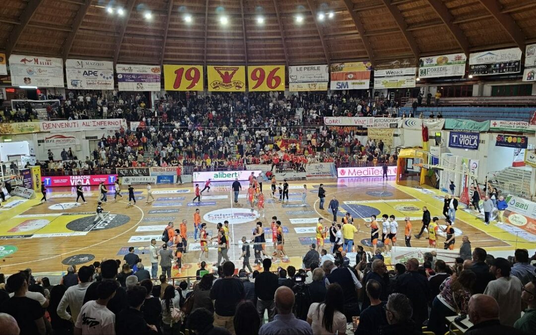 Basket – Play-Off. Super Barcellona vince Gara-2 sulla corazzata Viola: mercoledì la ‘bella’ a Reggio Calabria