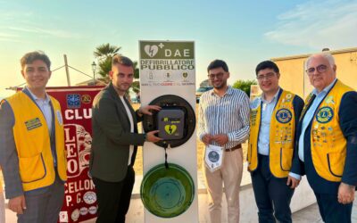 Barcellona PG. Il Leo Club dona un defibrillatore a Calderà: “Adesso il quartiere è cardioprotetto”