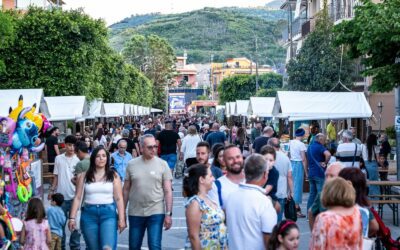 Oliveri. Successo dal debutto per “EatStreet Oliveri 2026 – Sicilia Sensoriale”: ultime due serate tra cibo siciliano, cooking show e talk show fino a domani 2 giugno