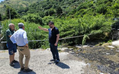 Messina. A Briga Superiore sopralluogo dell’on. De Luca sul torrente: “Servono interventi strutturali per garantire sicurezza e accessibilità”
