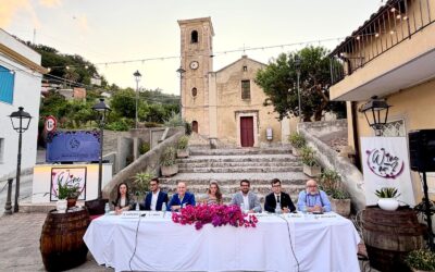 Rometta. Presentata la 6^ edizione di Wine Not? si celebra il vino e le sue storie. Ritorna il premio “V2 data Wine Not? 2026” per le etichette più gradite