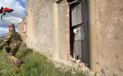 Mistretta. Custodiva un “arsenale da guerra” in un casolare: 37enne arrestato