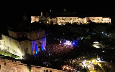 Mish Mash Festival chiude la decima edizione con oltre 5.500 presenze in tre giorni: le foto dell’ultima ‘festa-concerto’ con Tony Pitony