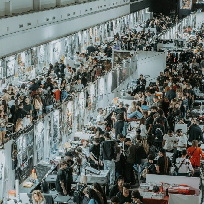 L’arte del tatuaggio torna protagonista ai Cantieri Culturali alla Zisa tra tattoo art internazionale, musica, performance e cultura urbana