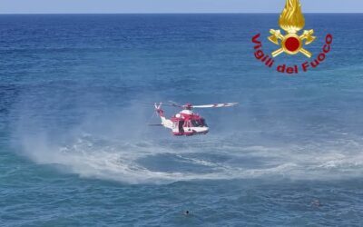 Sette ore tra le onde: il salvataggio da film dell’aerosoccorritore Antonino Maimone