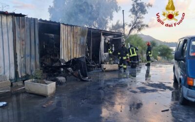 Vulcano. Incendio grave in un magazzino-officina navale