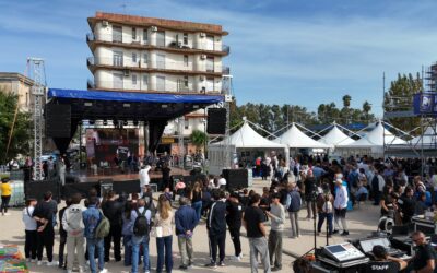 A Milazzo il Meeting Job porta in piazza oltre 2.500 studenti e li coinvolge in prove pratiche e talk: protocollo d’intesa Inail Sicilia e Autorità Sistema Portuale Stretto. Gran finale con il concerto di Federica Carta