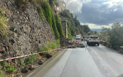 A Lipari, bomba d’acqua fa esondare torrenti, fango nel centro e famiglie evacuate. Città Metropolitana al lavoro, sindaco Basile: “Vicini alla comunità”