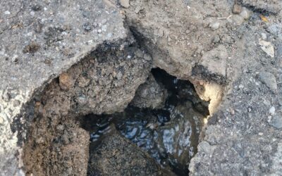 Barcellona PG. Rottura tubazione e fuoriuscita acqua con disagi nelle case: appello ad intervento urgente