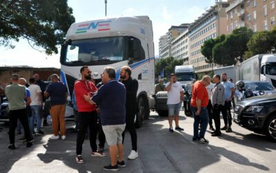 Sciopero Tir, rientra protesta in Sicilia: revocati i blocchi stradali. Filiere in ginocchio e danni milionari. Quali punti dell’accordo?
